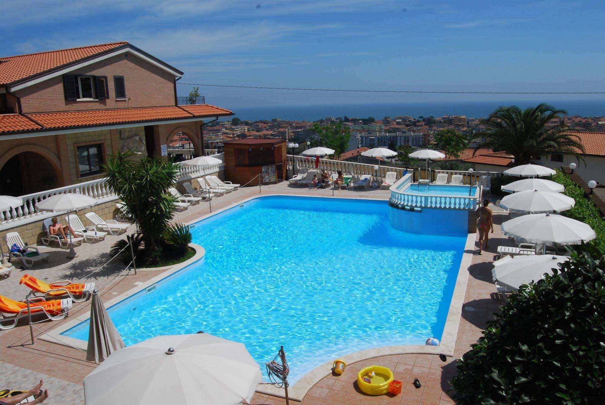 Residence Il Borgo Tortoreto Exterior photo