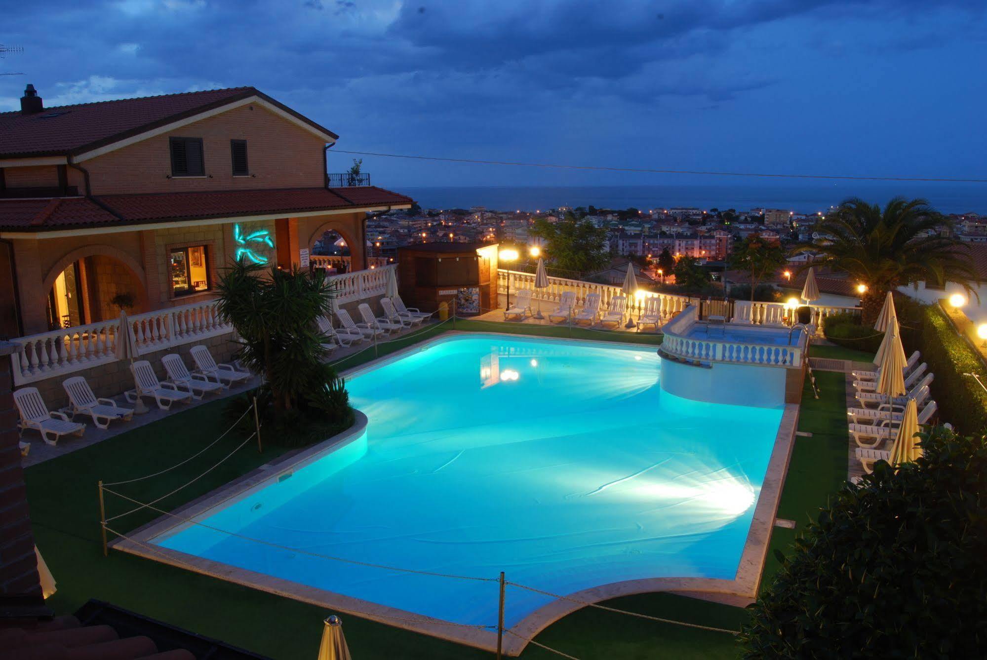 Residence Il Borgo Tortoreto Exterior photo